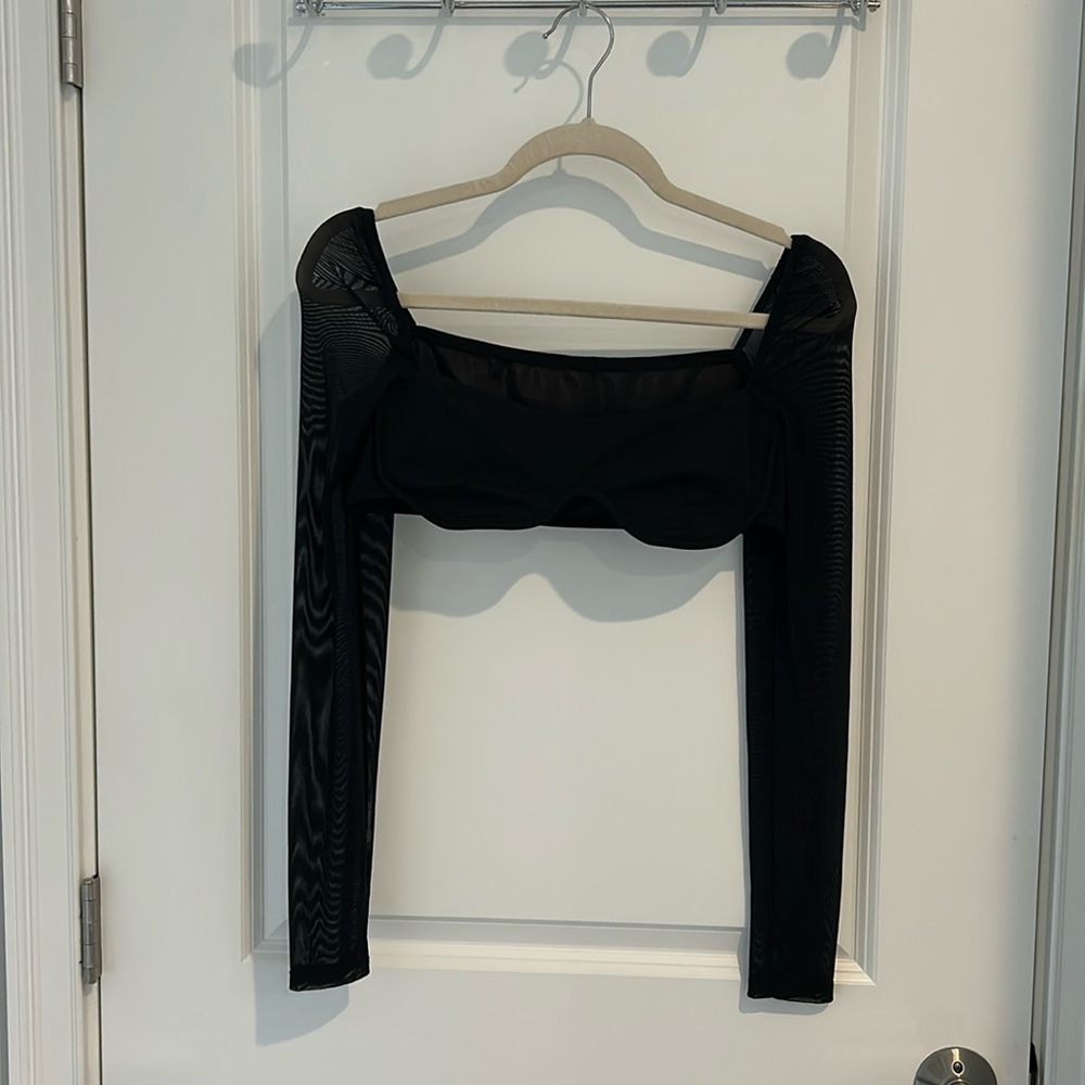 Black Underwire Long Sleeve Crop Top